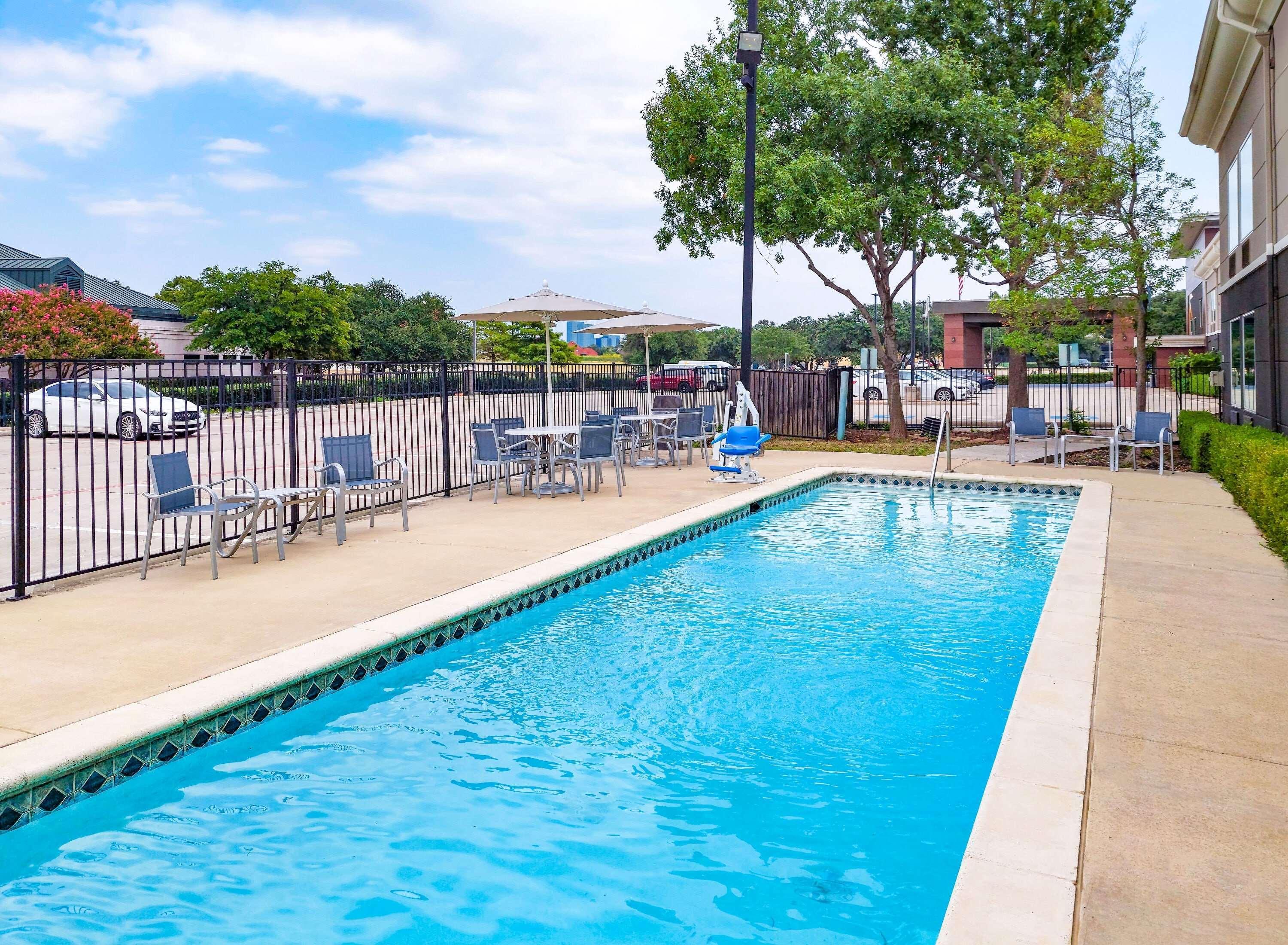 La Quinta By Wyndham Dallas - Las Colinas Irving Exterior photo